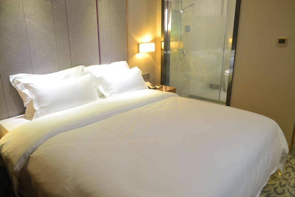 Lavande Hotel Zhuhai Gongbei Port Square Oda fotoğraf